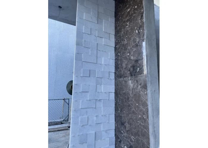 Đá trắng xám băm mặt